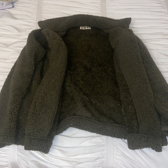 Ecowish green fuzzy jacket - Picture 2 of 2